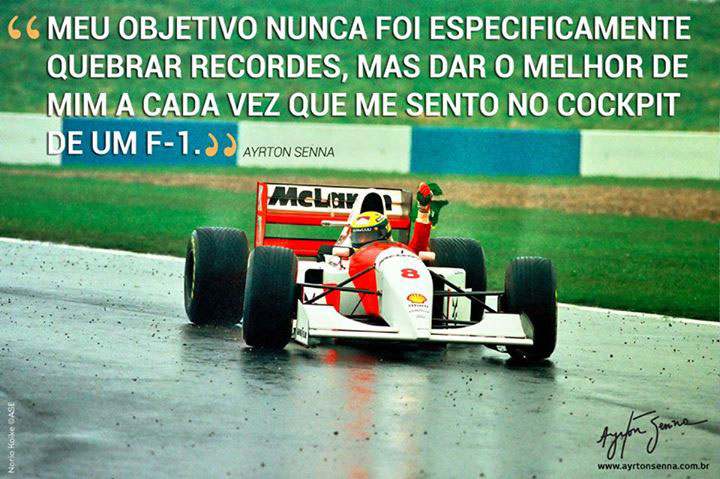 Carro de Ayrton Senna com a frase 
