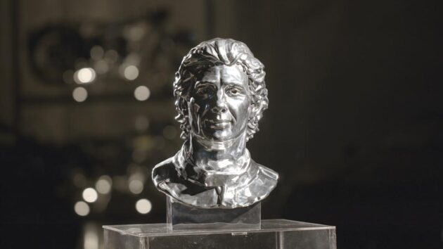 Nosso Senna Collection ganha 3 esculturas de Ayrton feitas por Lalalli Senna.